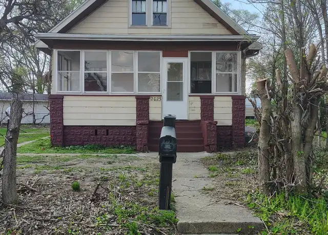 Property at 2023 N Underhill St, Peoria, IL, 61604, 3 beds, 1 bath, [object Object]