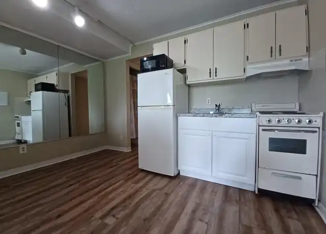 Property at 1700 Clinch Ave #207, Knoxville, TN, 37916, 1 bed, 1 bath, [object Object]