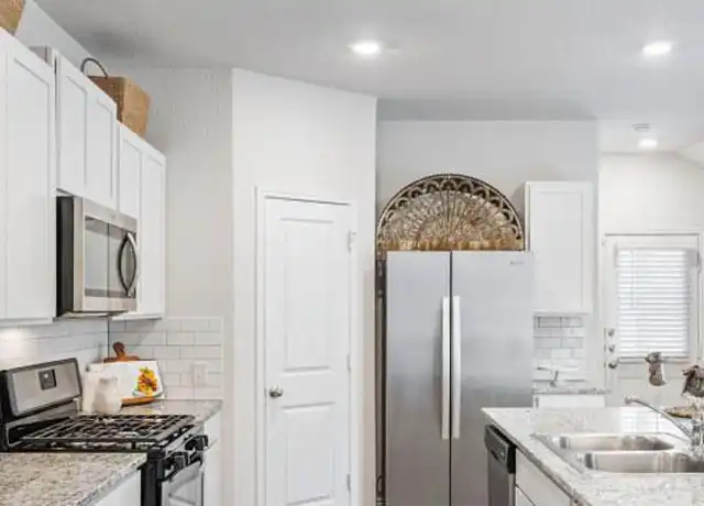 Property at 13806 Gritstone Rd Unit 3211, San Antonio, TX, 78253, 3 beds, 2 baths, [object Object]