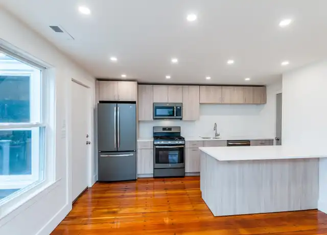 Property at 35 Woodman St Unit 2, Jamaica Plain, MA, 02130, 3 beds, 1 bath, [object Object]