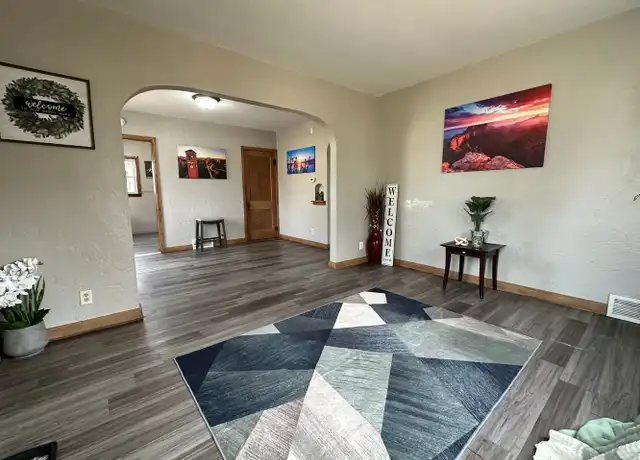 Property at 400 E Arlington St, Waterloo, IA, 50703, 3 beds, 1 bath, [object Object]