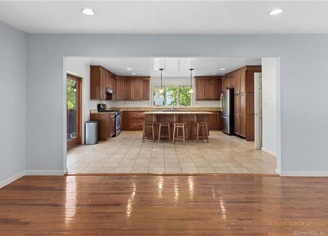 Photo of 2 Walker Ct, Greenwich, CT 06831