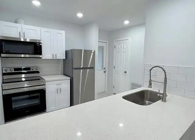 Property at 3300 Yorktown St #2, Houston, TX, 77056, 1 bed, 1 bath, [object Object]