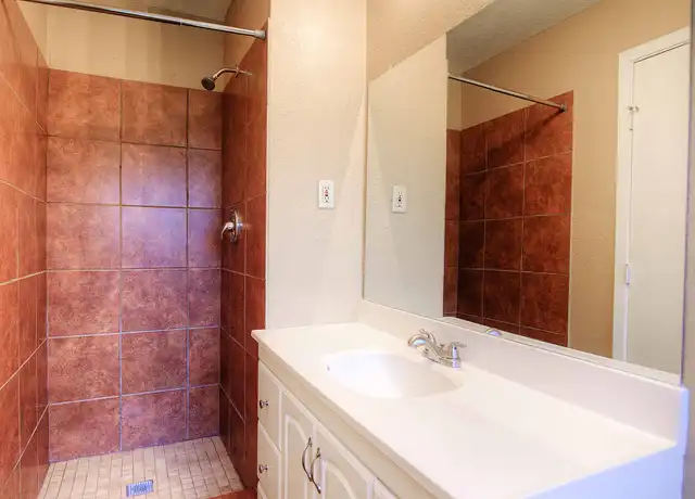Property at 804 Gaye Ln, Arlington, TX, 76012, 3 beds, 2 baths, [object Object]
