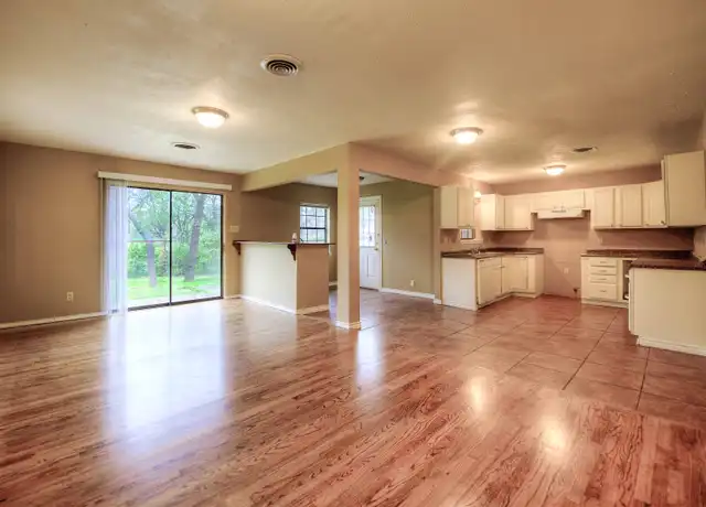 Property at 804 Gaye Ln, Arlington, TX, 76012, 3 beds, 2 baths, [object Object]