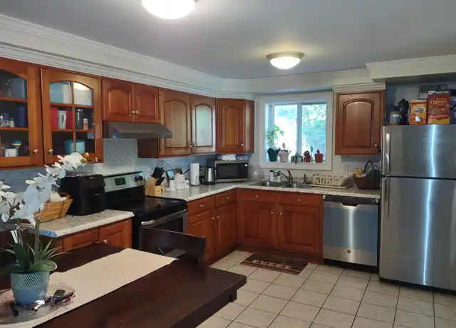 Property at 18 Lake Ave Unit 2, Danbury, CT, 06810, 2 beds, 1.5 baths, [object Object]