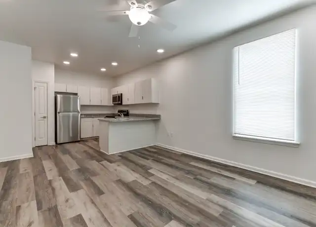 Property at Lafreniere Living - 2900 Wytchwood Dr, Metairie, LA, 70003, 1 bed, 1 bath, [object Object]