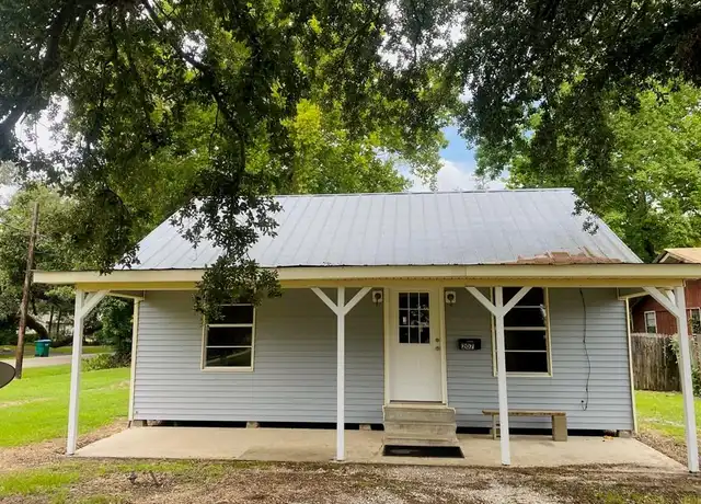 Property at 207 N 4th St, Ponchatoula, LA, 70454, 2 beds, 1.5 baths, [object Object]