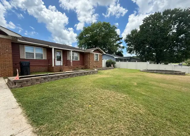 Property at 207 Larkwood Dr SW, Decatur, AL, 35601, 3 beds, 2 baths, [object Object]