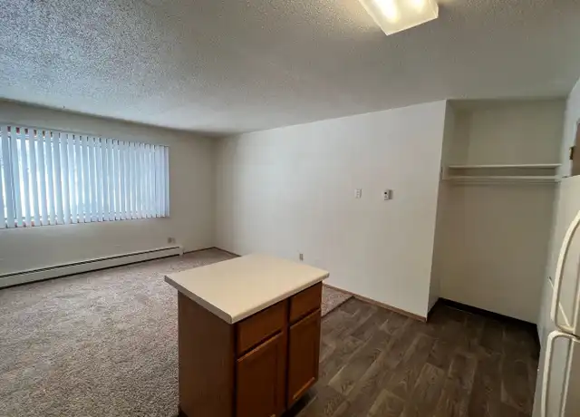 Property at 808 College St Unit 06, Fargo, ND, 58102, 1 bed, 1 bath, [object Object]