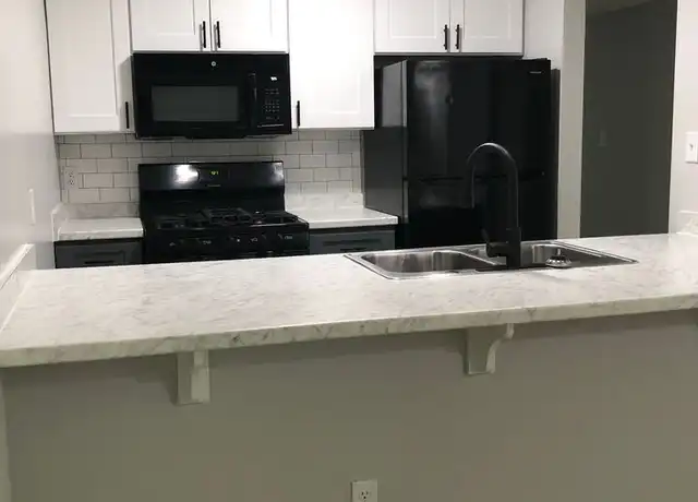 Property at 5810 Meadows Dr Unit 6006C, Fort Wayne, IN, 46804, 1 bed, 1 bath, [object Object]