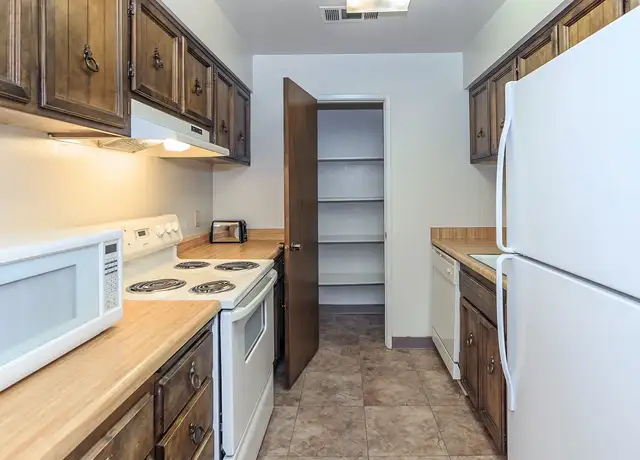 Photo of 344 E Brookdale Dr, Merced, CA 95340