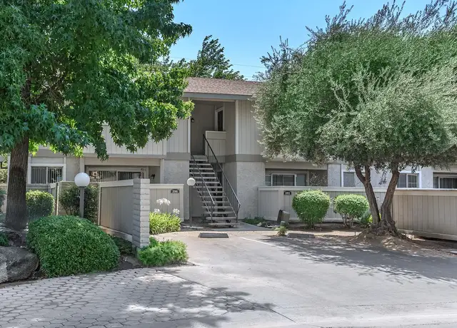 Photo of 344 E Brookdale Dr, Merced, CA 95340