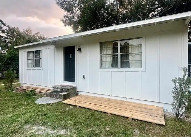 Property at 5811 20th St, Zephyrhills, FL, 33542, 2 beds, 1 bath, [object Object]