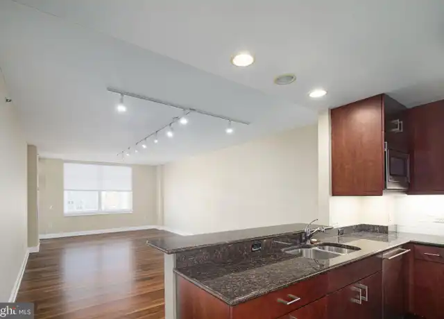 Property at 400 S Broad St #2403, Philadelphia, PA, 19146, 1 bed, 1 bath, [object Object]