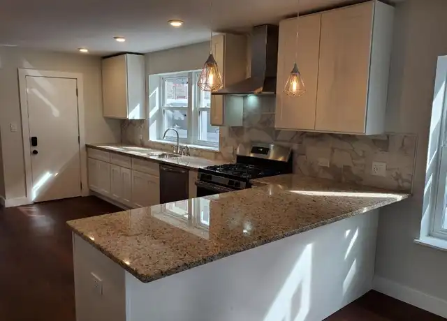 Property at 79 Bailey Rd Unit 1, Somerville, MA, 02145, 3 beds, 2 baths, [object Object]