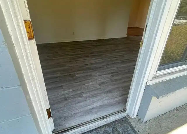 Property at 5207 236th St SW, Mountlake Terrace, WA, 98043, 4 beds, 1 bath, [object Object]