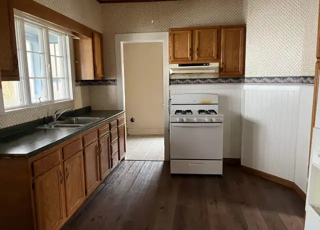 Property at 97 Washington St Unit 1, Auburn, NY, 13021, 2 beds, 1 bath, [object Object]