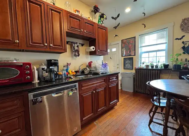 Property at 2 Everett Sq, Allston, MA, 02134, 4 beds, 2 baths, [object Object]