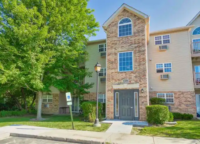 Property at 1584 Crystal Rock Ct, Round Lake Beach, IL, 60073, 2 beds, 1 bath, [object Object]
