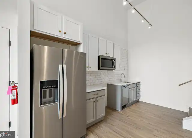 Property at 15 W Girard St Unit 101, Wilmington, DE, 19801, 1 bed, 1 bath, [object Object]