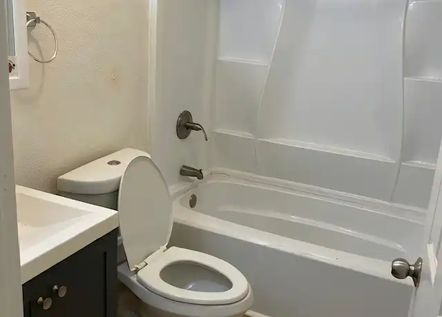 Property at 415 Flora St Unit 4, Stockton, CA, 95202, 1 bed, 1 bath, [object Object]