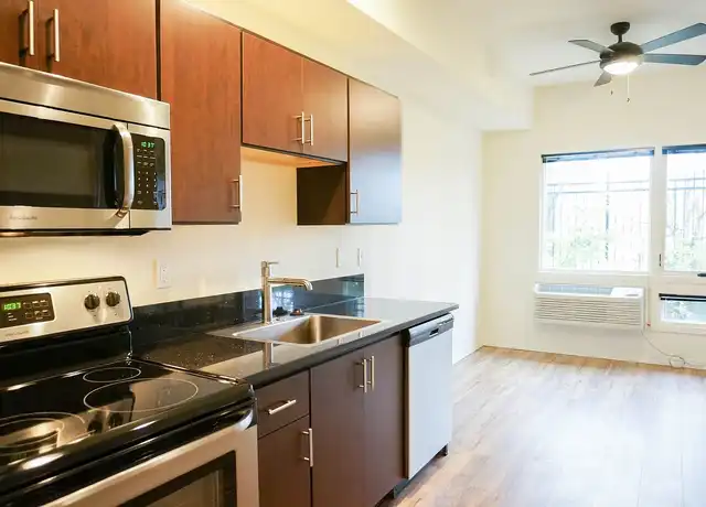 Property at Goose Apartments - 1415 SW Columbia St, Portland, OR, 97201, 2 beds, 1 bath, [object Object]