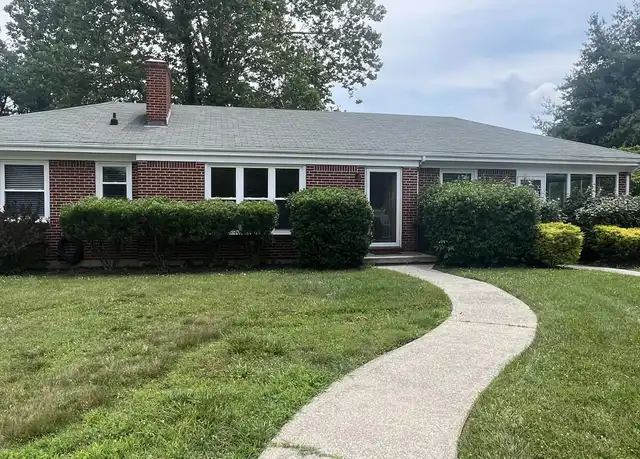 Property at 2738 Thorndale St SW, Roanoke, VA, 24015, 3 beds, 2 baths, [object Object]