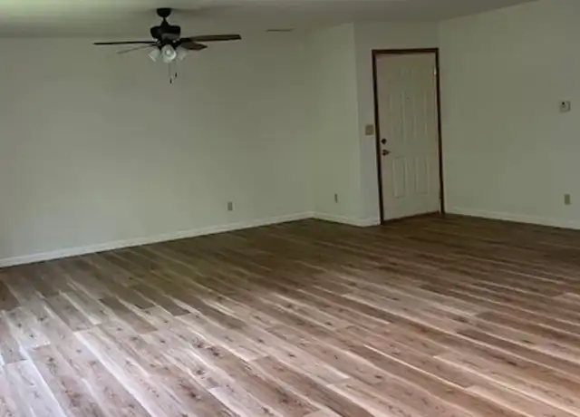 Property at 12 W 10th St Apt 202, Washington, MO, 63090, 2 beds, 1 bath, [object Object]