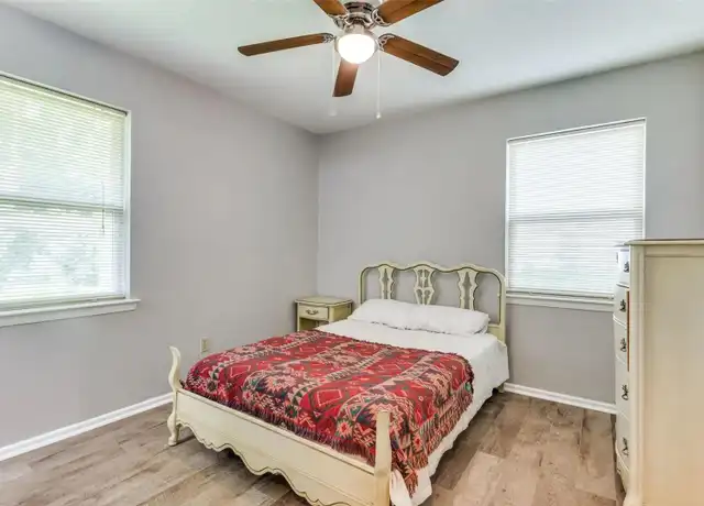 Property at 2217 Hackberry Dr, Arlington, TX, 76013, 1 bed, 1 bath, [object Object]