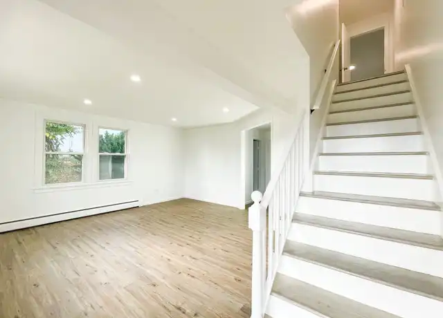 Property at 200 Cook Hill Rd Unit 10, Wallingford, CT, 06492, 4 beds, 1 bath, [object Object]