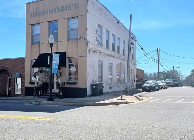 Property at 201 S Hill Ave, South Hill, VA, 23970, 2 beds, 1 bath, [object Object]