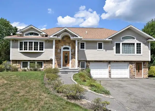 Property at 10 Jeffrey Ln, Great Neck, NY, 11020, 5 beds, 3 baths, [object Object]