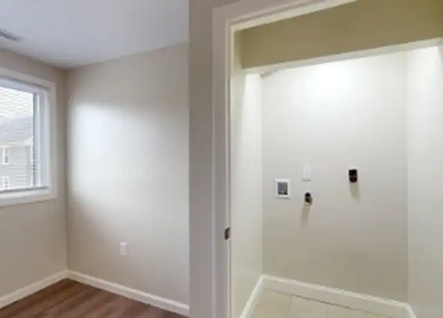 Property at 571 Center St Unit 3, Wallingford, CT, 06492, 2 beds, 1 bath, [object Object]