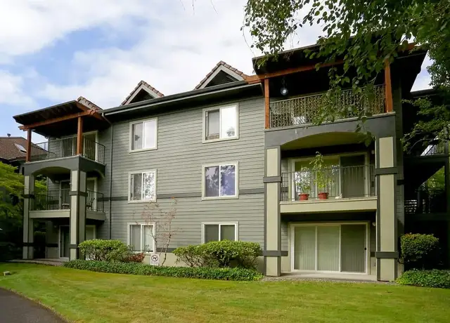 Photo of 13816 SW Fanno Creek Dr, Tigard, OR 97224