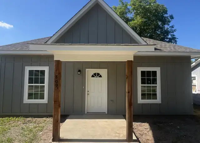 Property at 809 SW Summit Ave, Lawton, OK, 73501, 3 beds, 2 baths, [object Object]