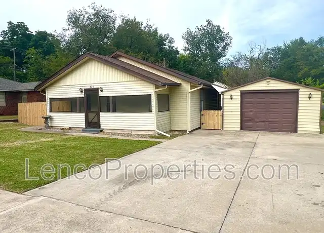 Property at 327 S Ponca Ave, Norman, OK, 73071, 2 beds, 1 bath, [object Object]