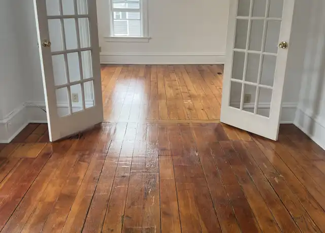 Property at 733 Rose St, Dubuque, IA, 52001, 2 beds, 1 bath, [object Object]