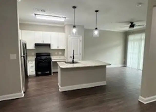 Property at 9114 McDowell Creek Ct Unit 104, Cornelius, NC, 28031, 1 bed, 1 bath, [object Object]