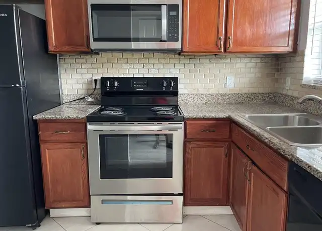 Property at 1638 Embassy Dr #305, West Palm Beach, FL, 33401, 2 beds, 2 baths, [object Object]