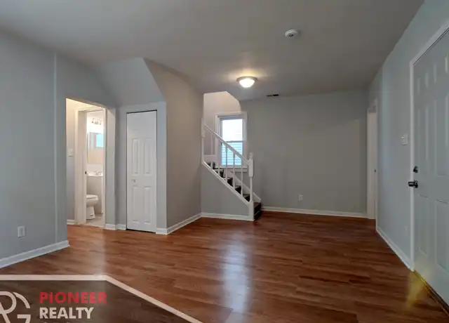 Property at 1520 W Melrose St Unit 1520-2R, Chicago, IL, 60657, 4 beds, 2 baths, [object Object]