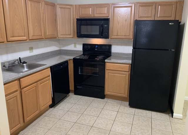 Photo of 740 Central St Unit H13, Leominster, MA 01453
