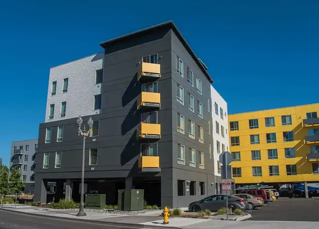 Property at 15 West Apartments - 410 W Mill Plain Blvd, Vancouver, WA, 98660, 2 beds, 2 baths, [object Object]