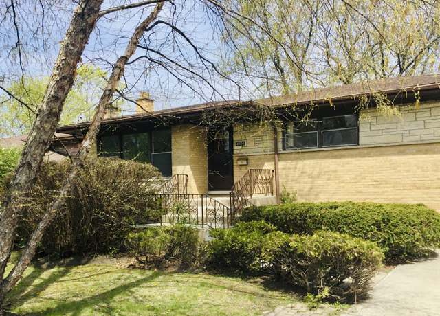Photo of 2504 Old Glenview Rd, Wilmette, IL 60091