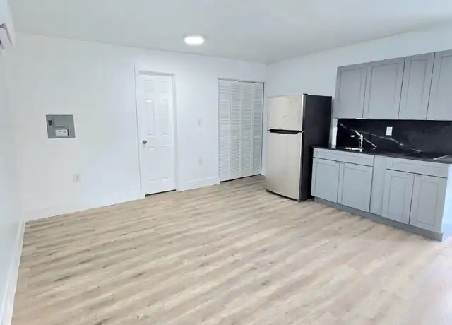 Property at 2410 Bermuda Dr, Miramar, FL, 33023, 1 bed, 1 bath, [object Object]