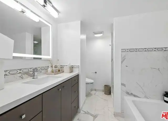 Property at 838 N Doheny Dr #1405, West Hollywood, CA, 90069, 1 bed, 2 baths, [object Object]