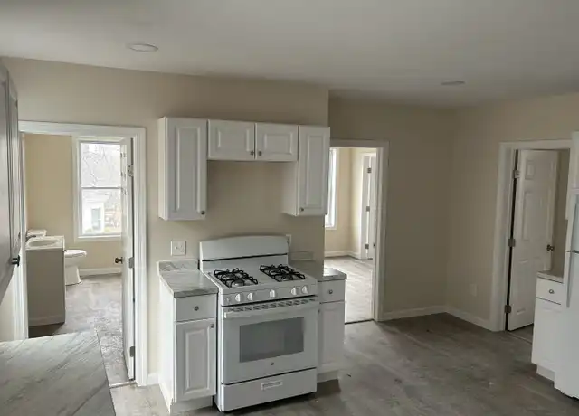 Property at 1 Bellevue St Unit 2, Putnam, CT, 06260, 3 beds, 1 bath, [object Object]