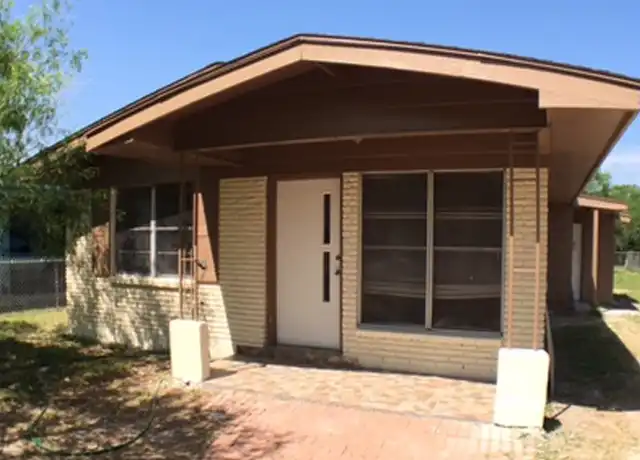 Property at 823 S 17th Ave, Edinburg, TX, 78539, 3 beds, 2 baths, [object Object]