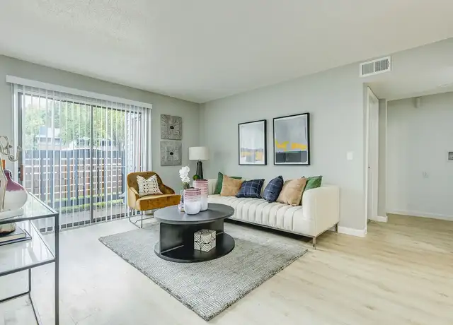 Photo of 500 Santa Fe Trl, Irving, TX 75063