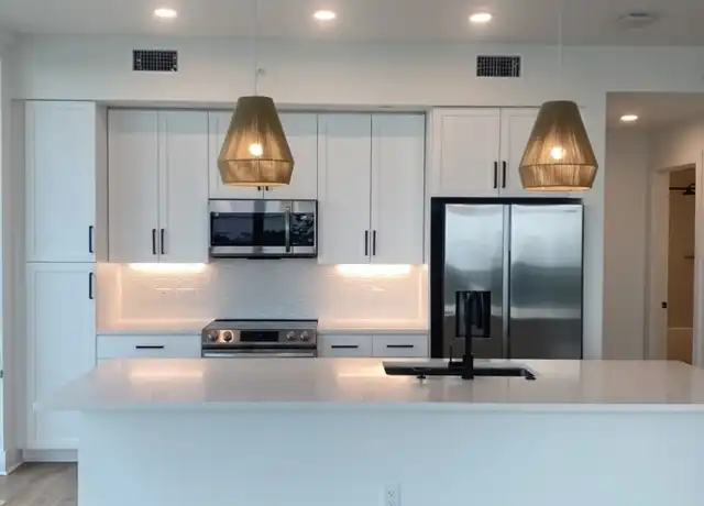 Property at 5498 Bay Center Dr Unit 3, Tampa, FL, 33609, 2 beds, 2 baths, [object Object]